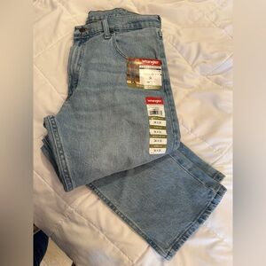 Wrangler Men's Light Blue Relaxed Jeans